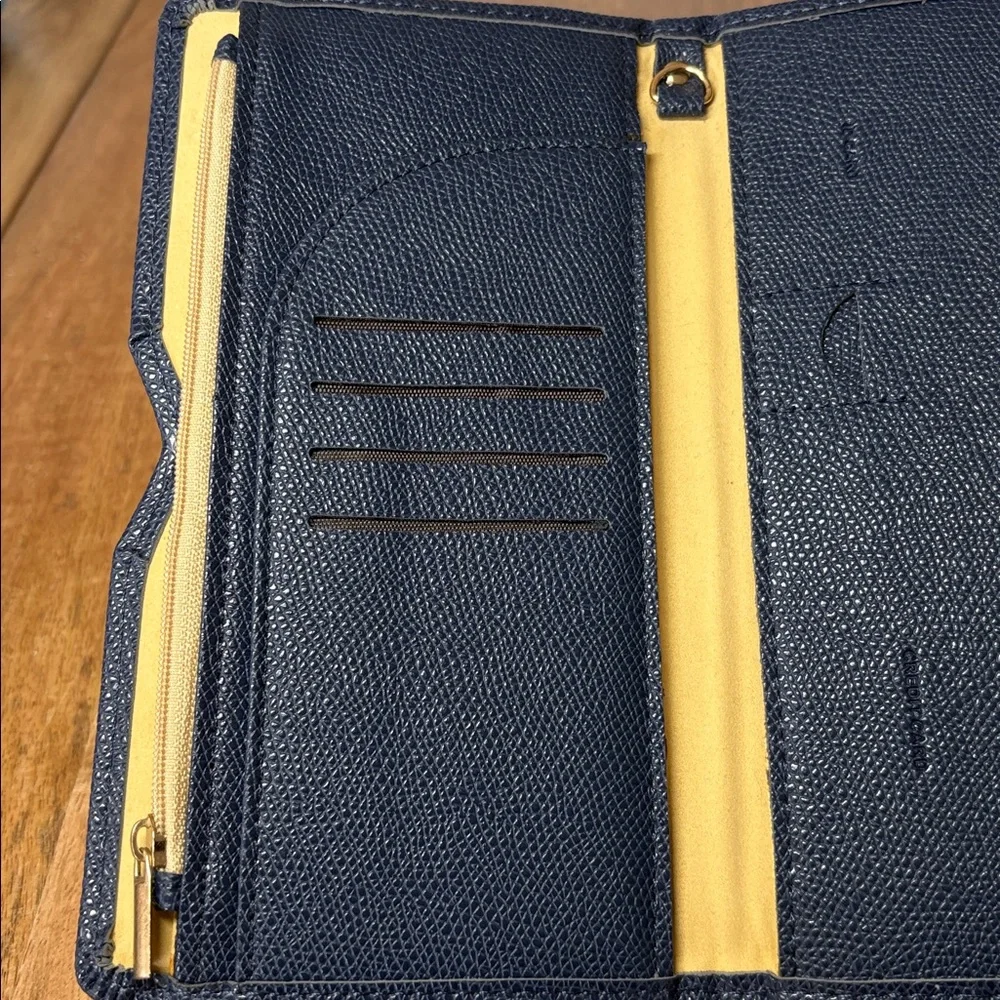 Zoppen Blue Pebbled Manmade Leather Travel Wallet